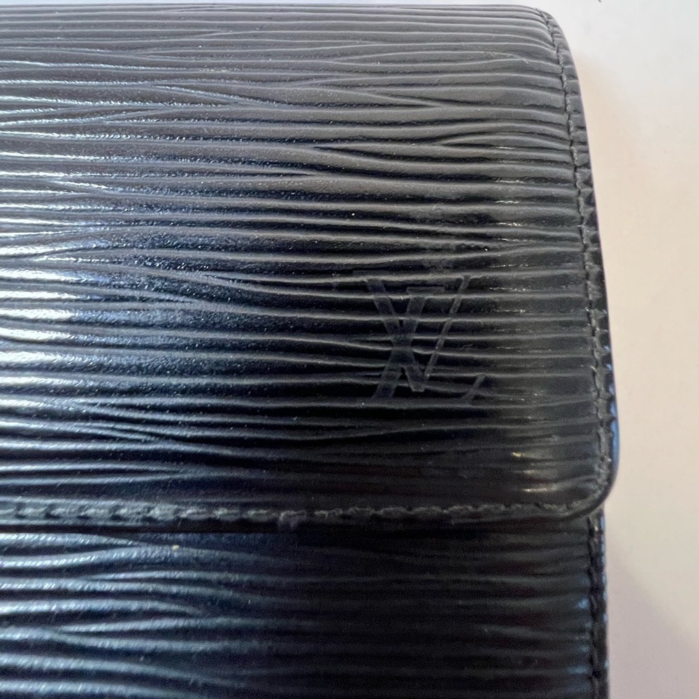 Louis Vuitton black Epi Sarah Wallet - Picture 2 of 13